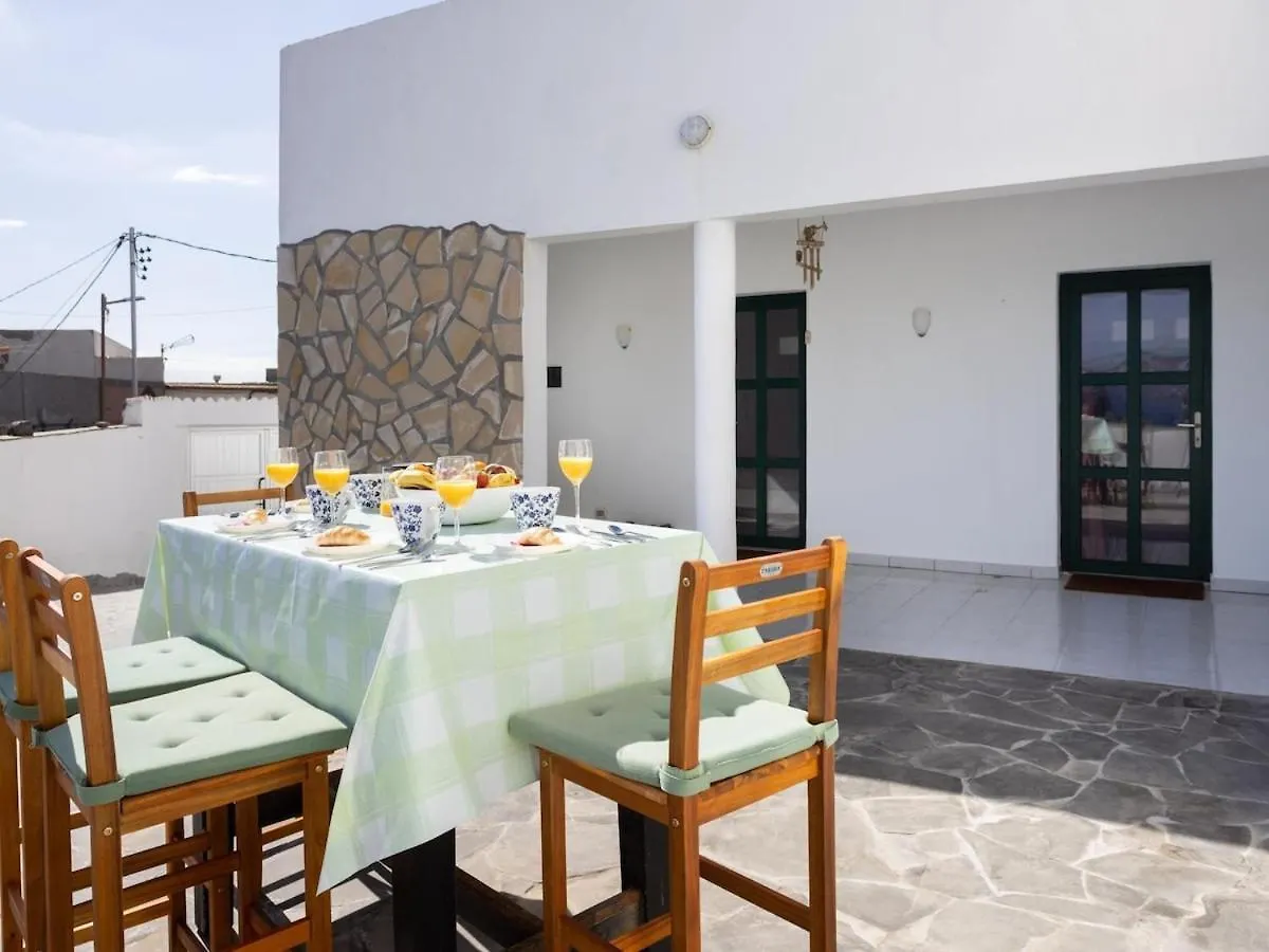 Сasa de vacaciones Casa de playa con gran terraza y vistas al mar Villa El Carreton